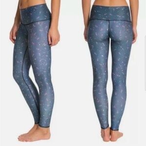 NEW Teeki Pixie Rose Yoga Hot Pants Size Small Workout Athlesure